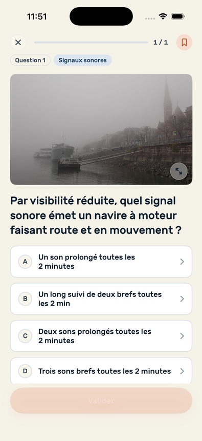 Question Tribord avec photo réelle : un véhicule nautique à moteur peut-il naviguer de nuit ?